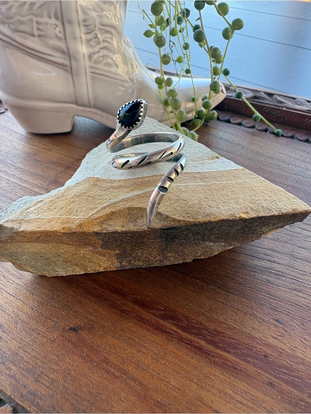 Artisan Silver Snake Wrap Ring Black Onyx Teardrop Stone Hand Stamped Band 8.5